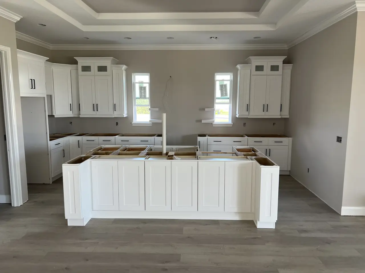 Finished white shaker island kitchen in Tampa