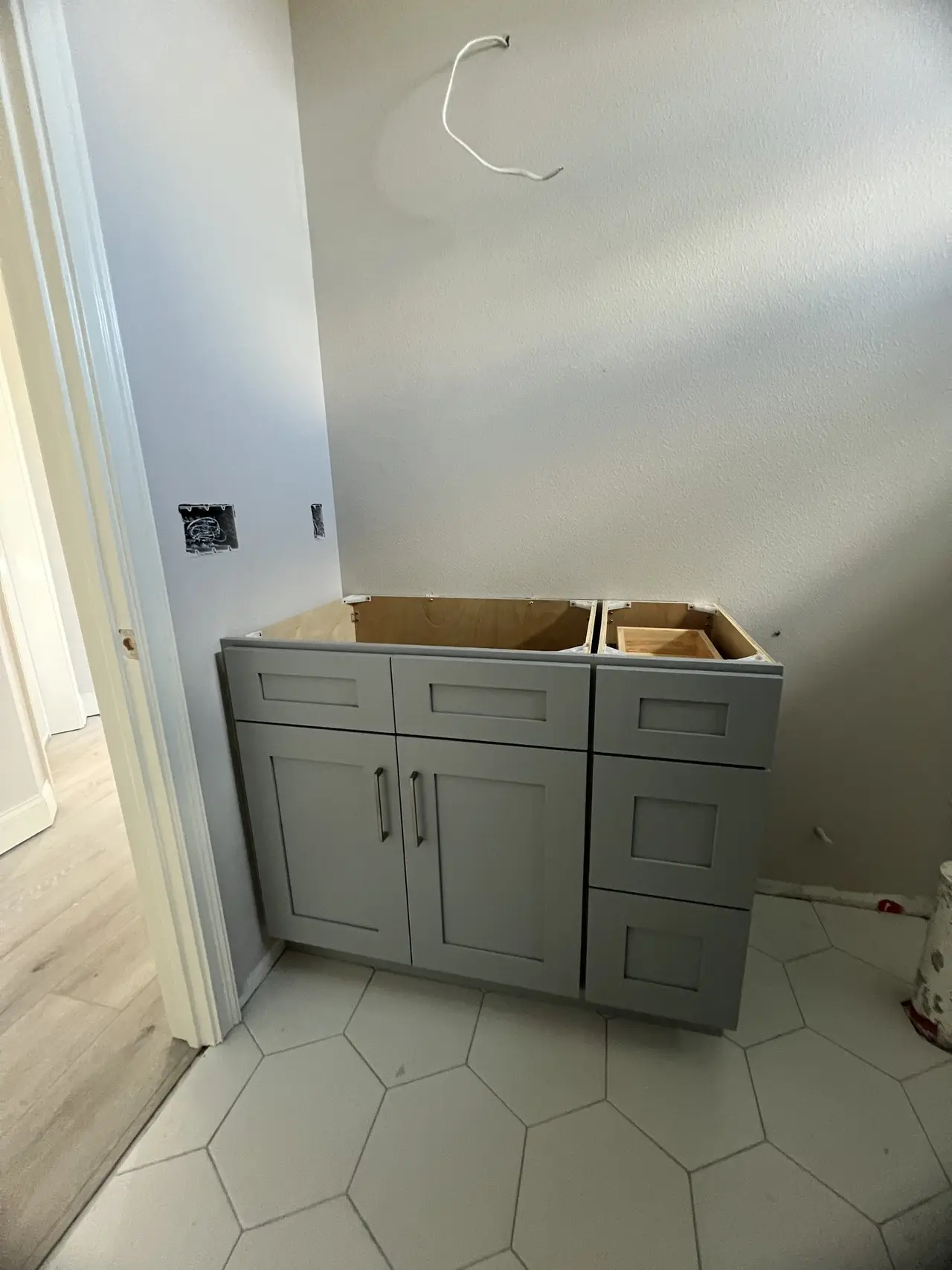 Gray shaker corner cabinets in a Tampa Bay kitchen